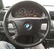 Руль BMW X5 после перетяжки установлен в автомобиль